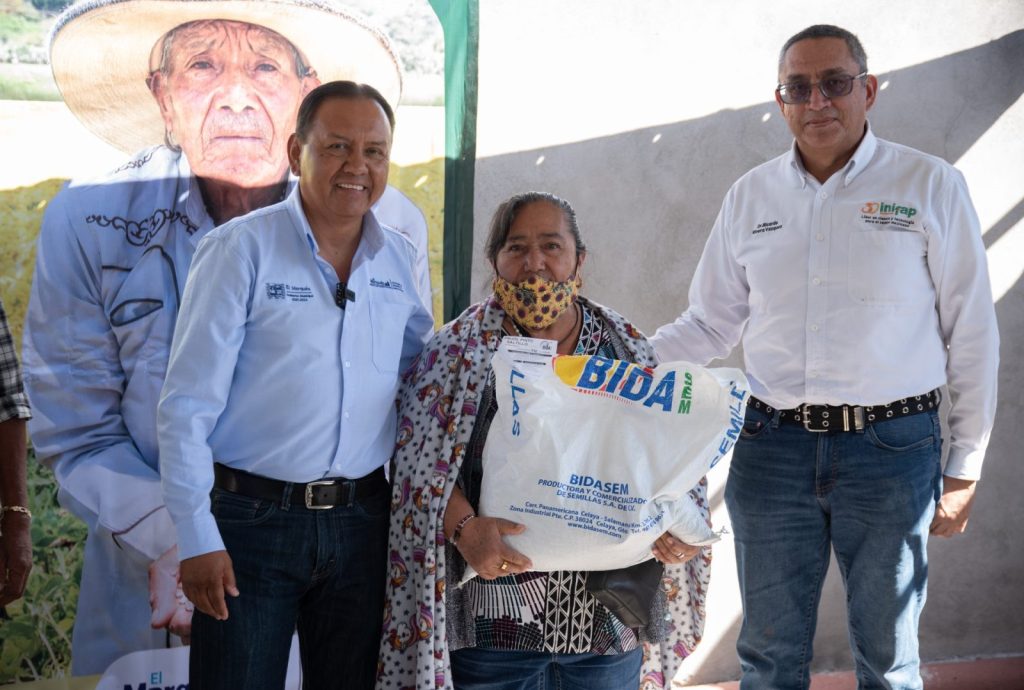 El Marqués entrega apoyos agrícolas a productores de 14 comunidades• A través del Programa Fomento Agrícola, se entregaron 5 toneladas de semilla de frijol a 51 productores.