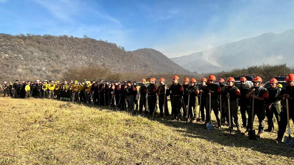 Intensifican acciones para sofocar incendios en las Altas Montañas